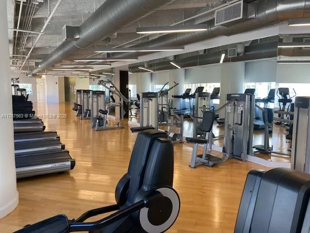 100 SE 2 ST # 2000, Miami FL 33131