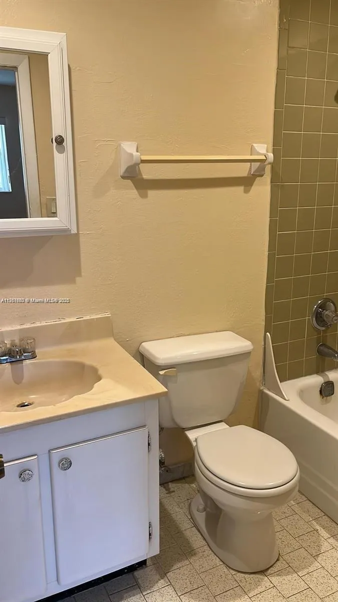 8060 Fairview Dr # 208, Tamarac FL 33321