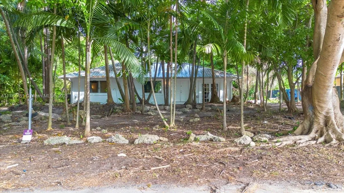 9055 SW 158th St, Palmetto Bay FL 33157