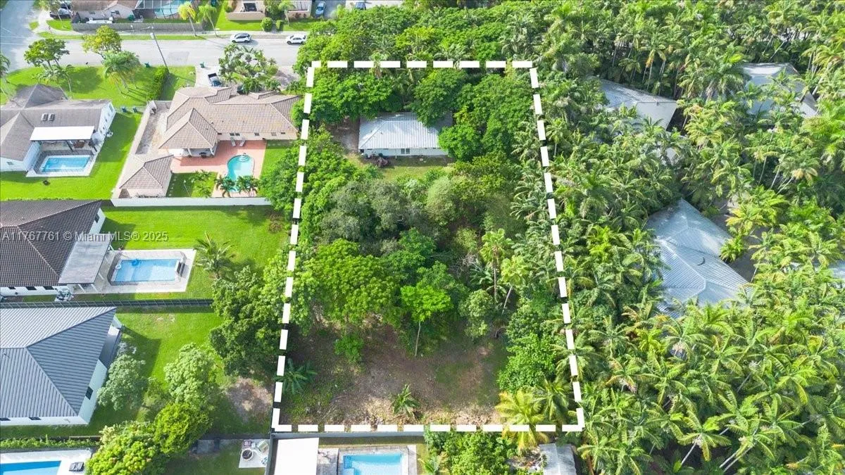 9055 SW 158th St, Palmetto Bay FL 33157