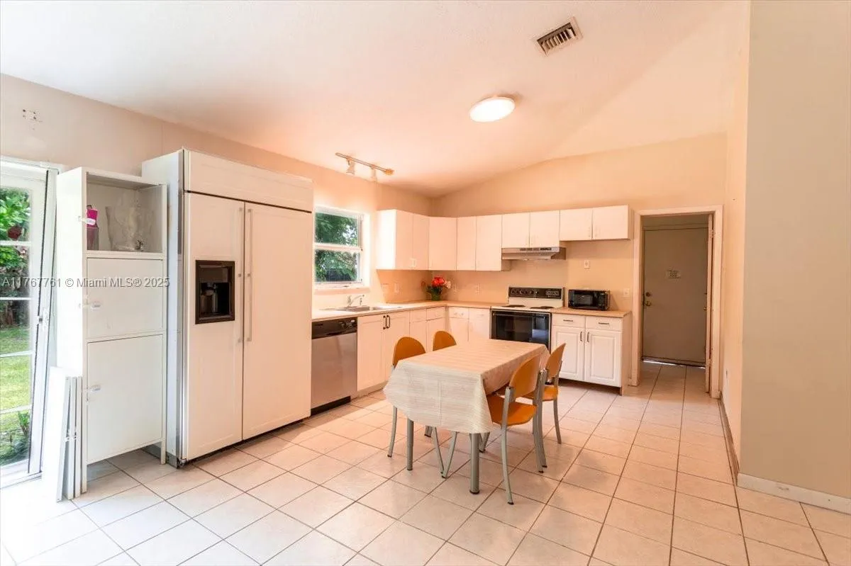 9055 SW 158th St, Palmetto Bay FL 33157
