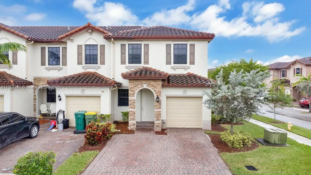 3 bedroom 2 bath for sale at 126 SE 37th Pl # 126, Homestead FL 33033