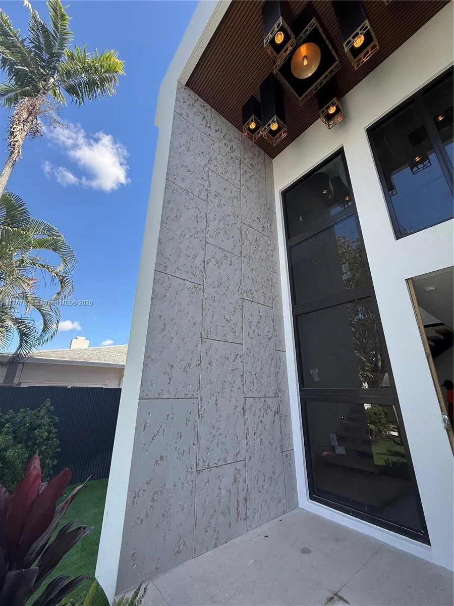 412 NE 10th Ave, Fort Lauderdale FL 33301