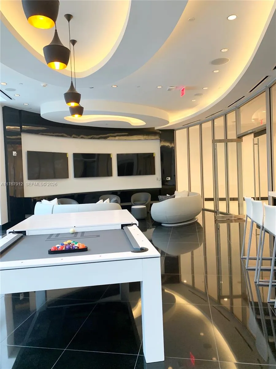 851 NE 1st Ave # 3905, Miami FL 33132