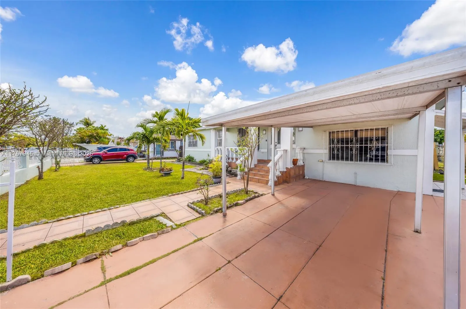 520 E 44th St, Hialeah FL 33013