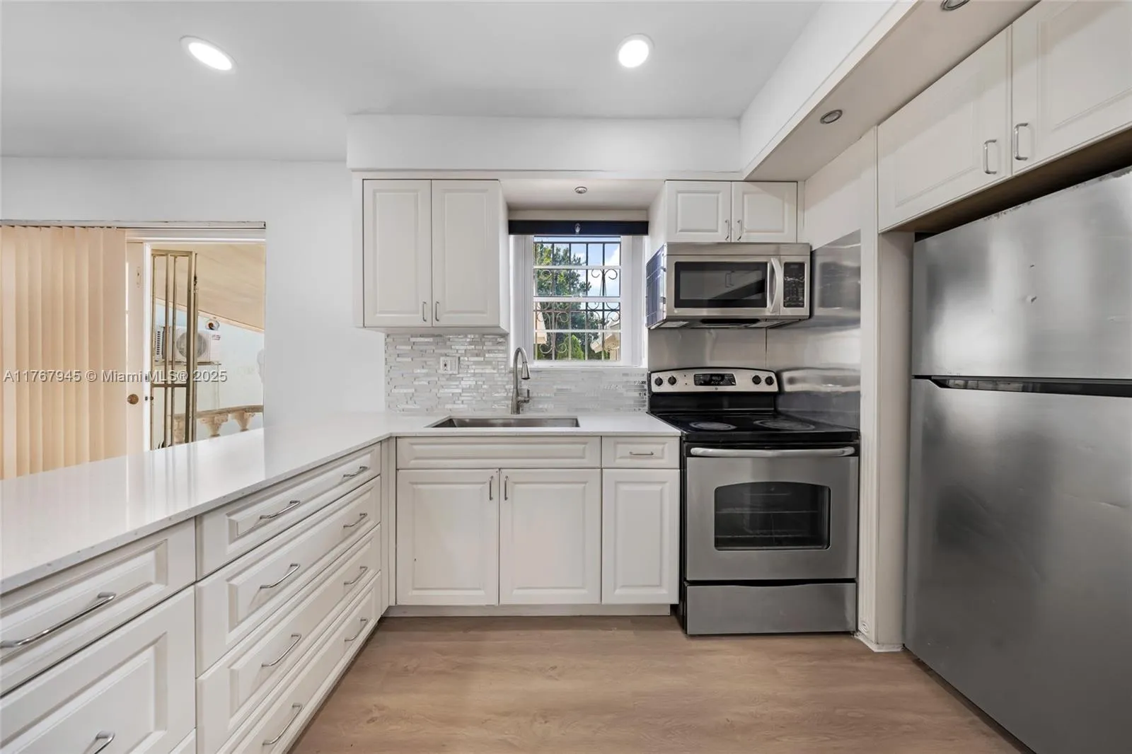 520 E 44th St, Hialeah FL 33013