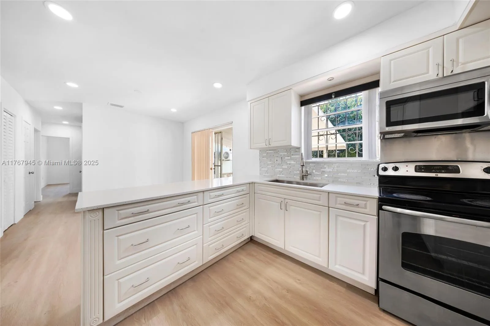520 E 44th St, Hialeah FL 33013