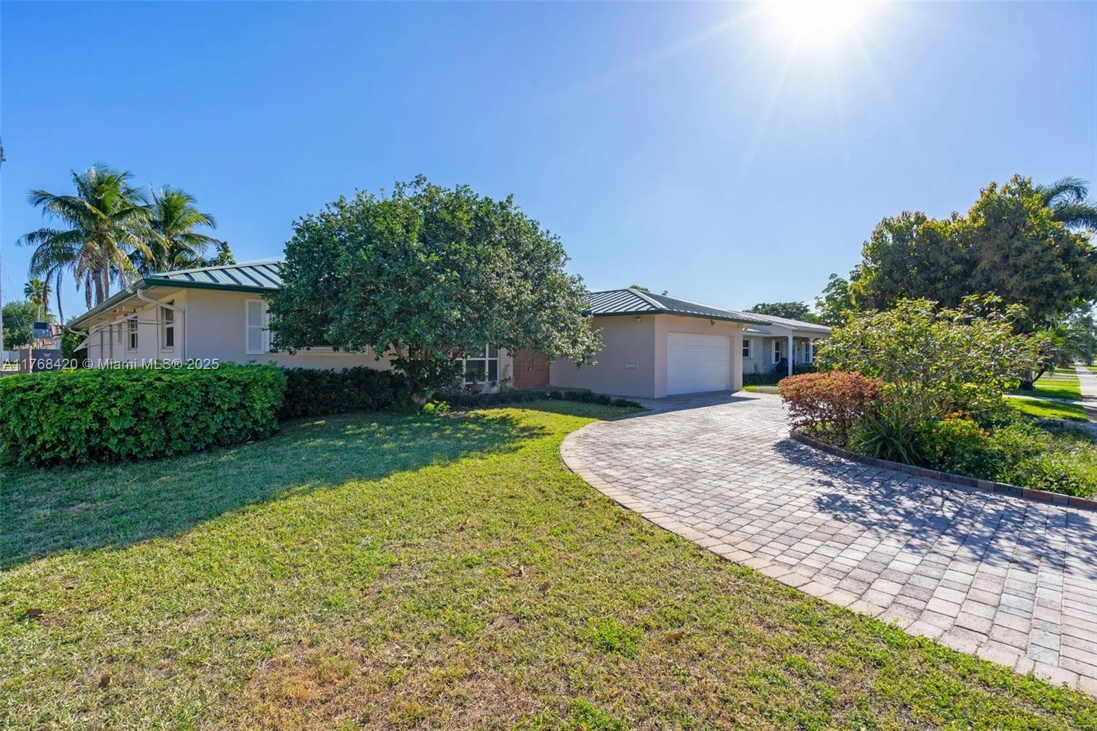 3 bedroom 2 bath for sale at 5000 Cleveland St, Hollywood FL 33021