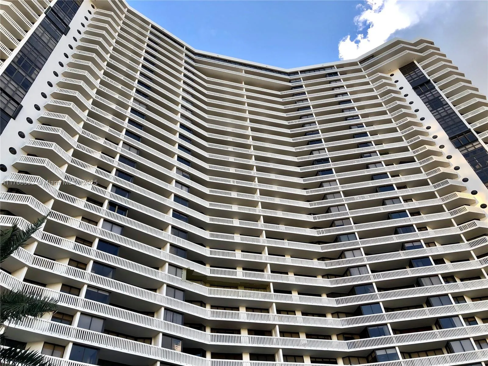 1000 W Island Blvd # 712, Aventura FL 33160
