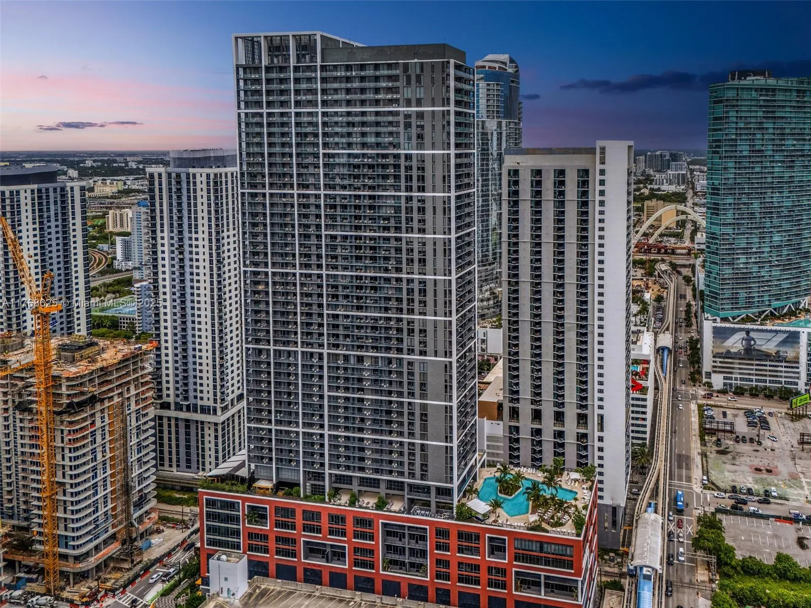 1 bedroom 1 bath for sale at 601 NE 1st Ave # 4814, Miami FL 33132