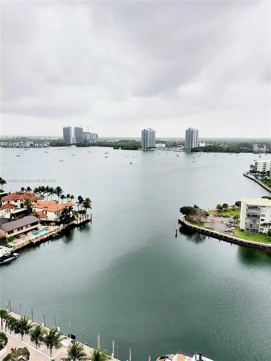 3 bedroom 2 bath for rent at 1000 W Island Blvd # 2002, Aventura FL 33160