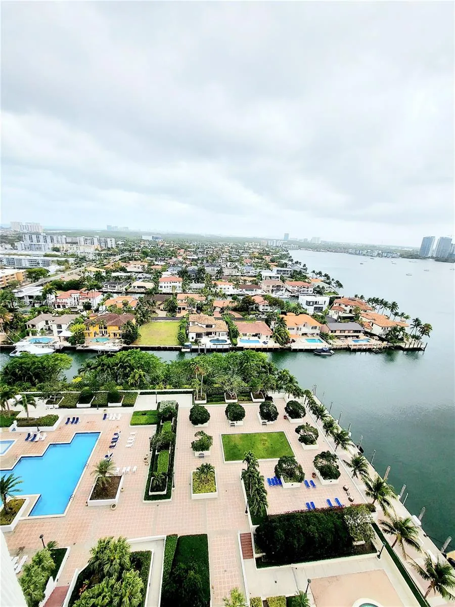 1000 W Island Blvd # 2002, Aventura FL 33160