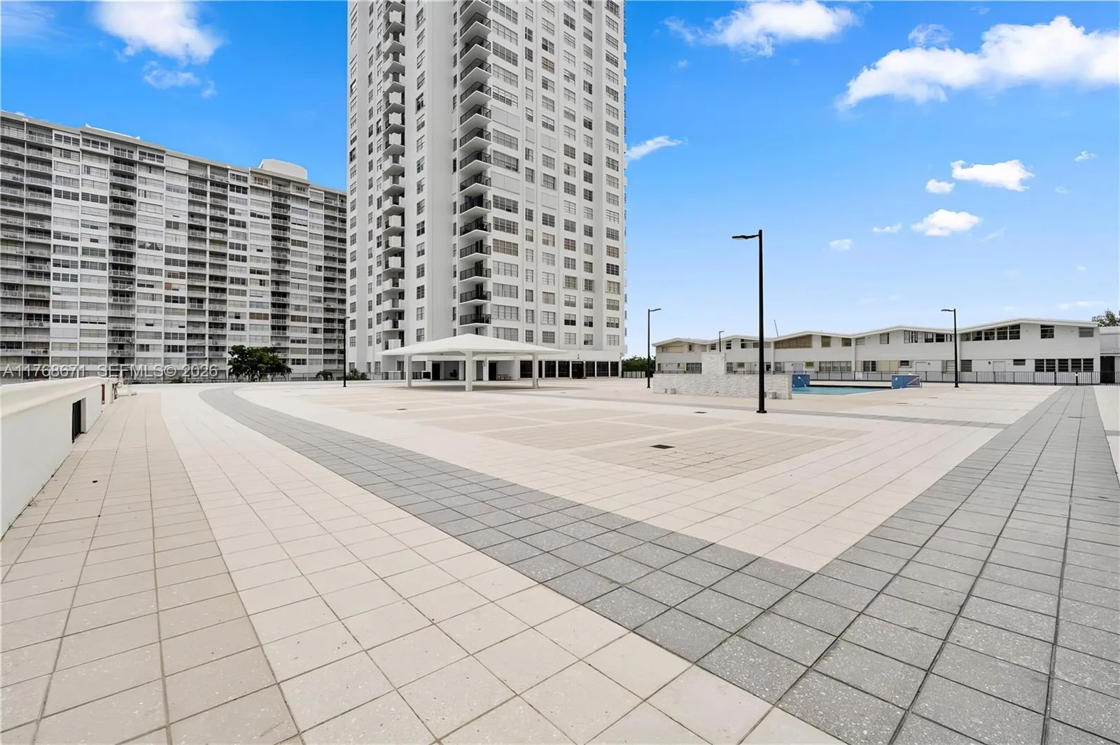 2750 NE 183rd St # 1207, Aventura FL 33160
