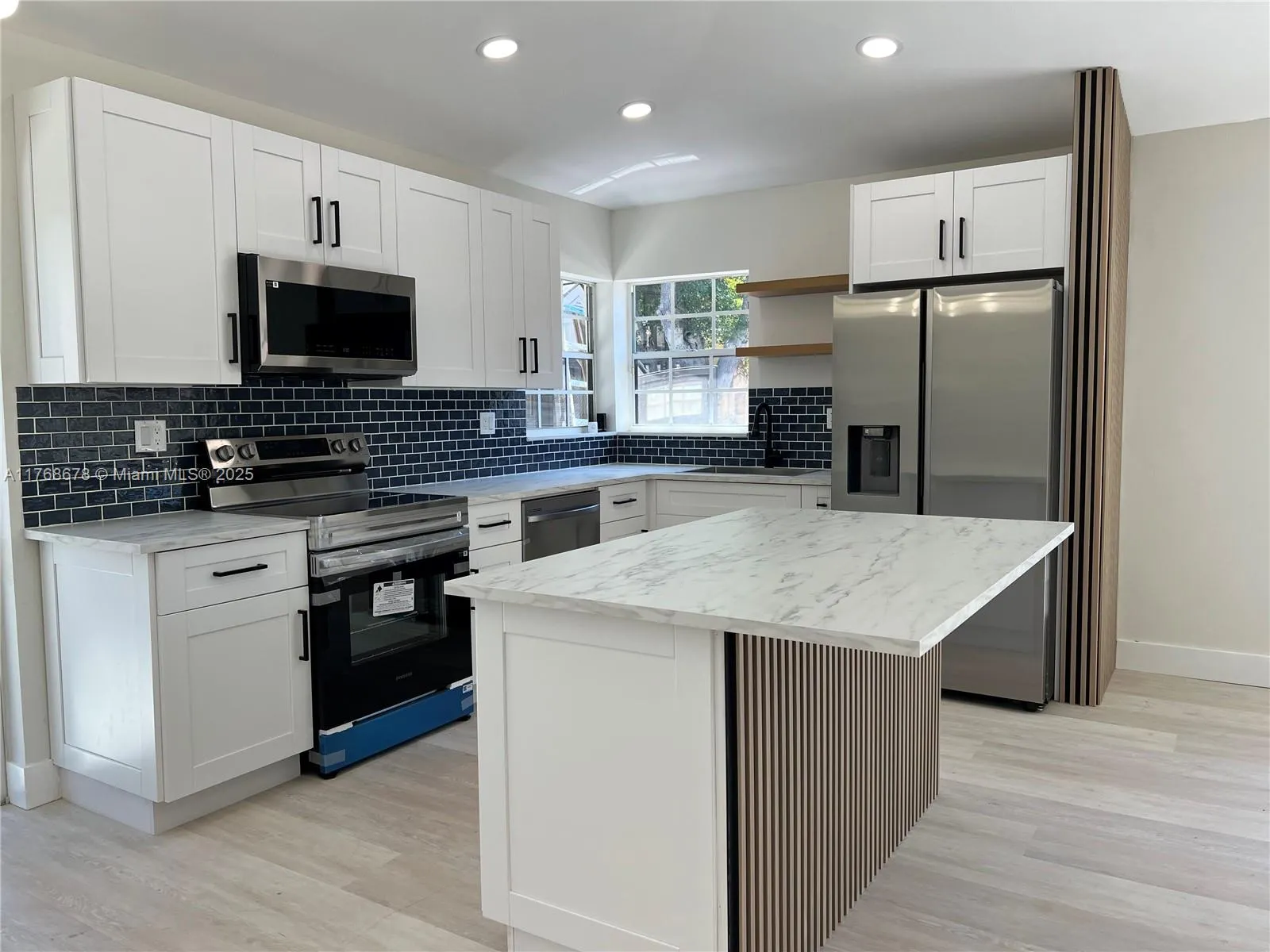 19647 NW 85th Ave, Hialeah FL 33015
