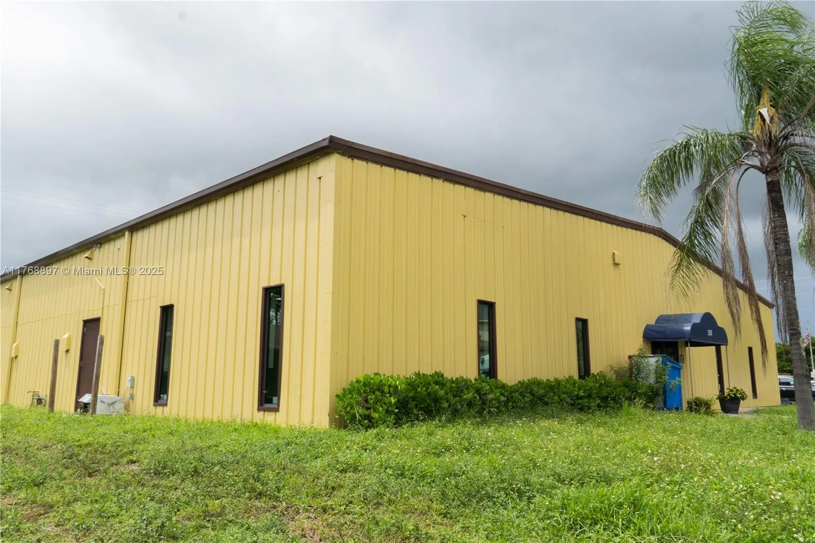 350 SW 25th St, Fort Lauderdale FL 33315