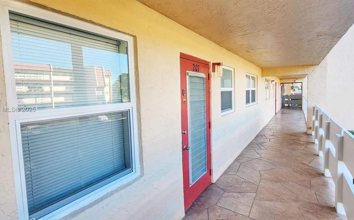 1015 Country Club Dr # 207, Margate FL 33063