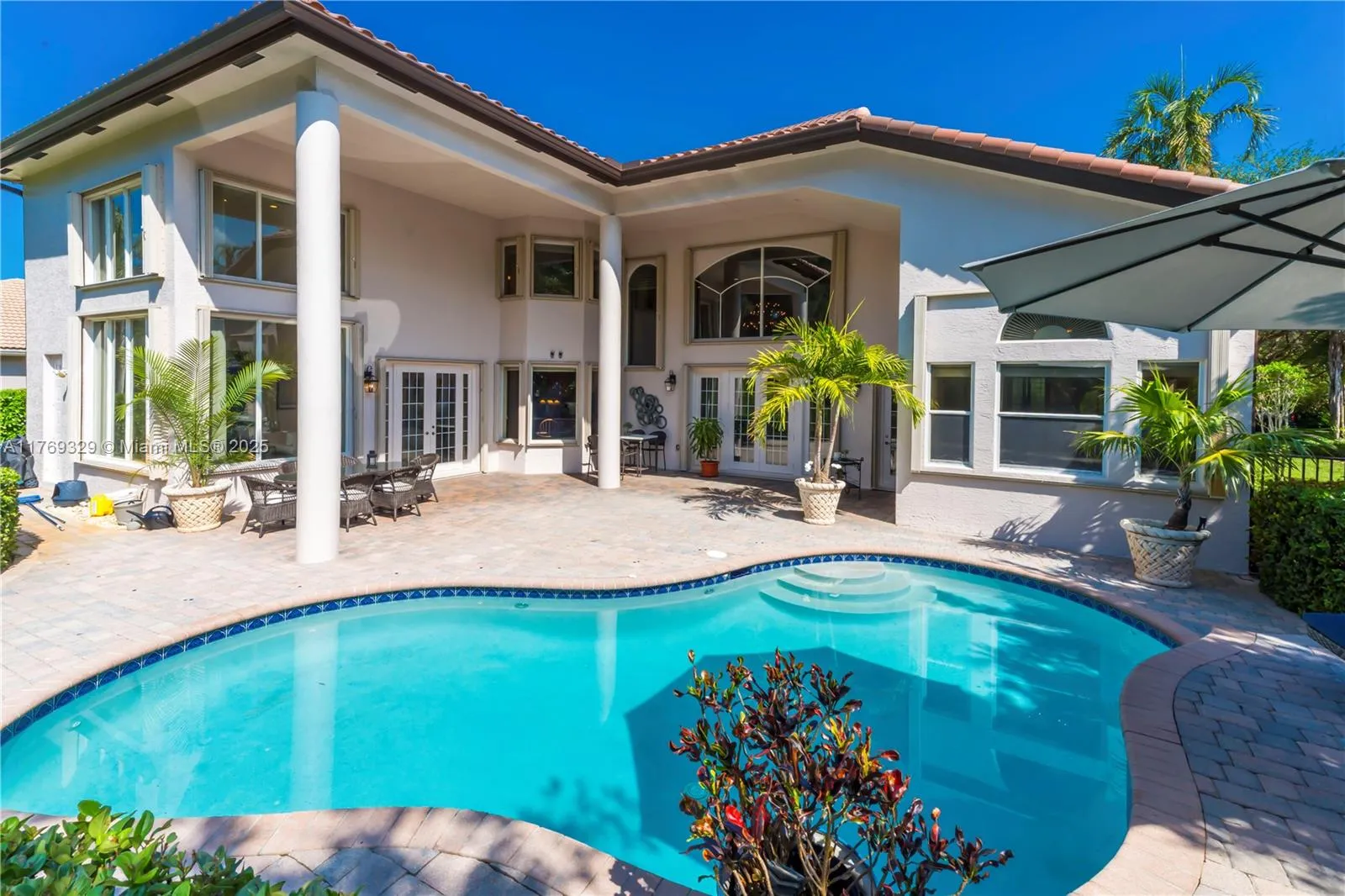 10250 S Lake Vista Cir, Davie FL 33328