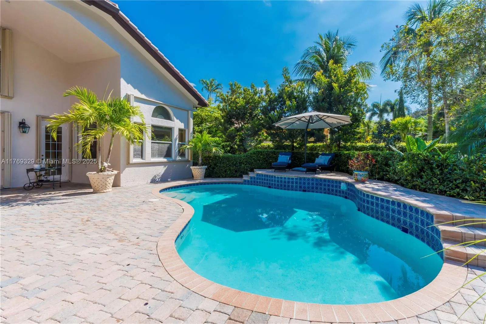 10250 S Lake Vista Cir, Davie FL 33328