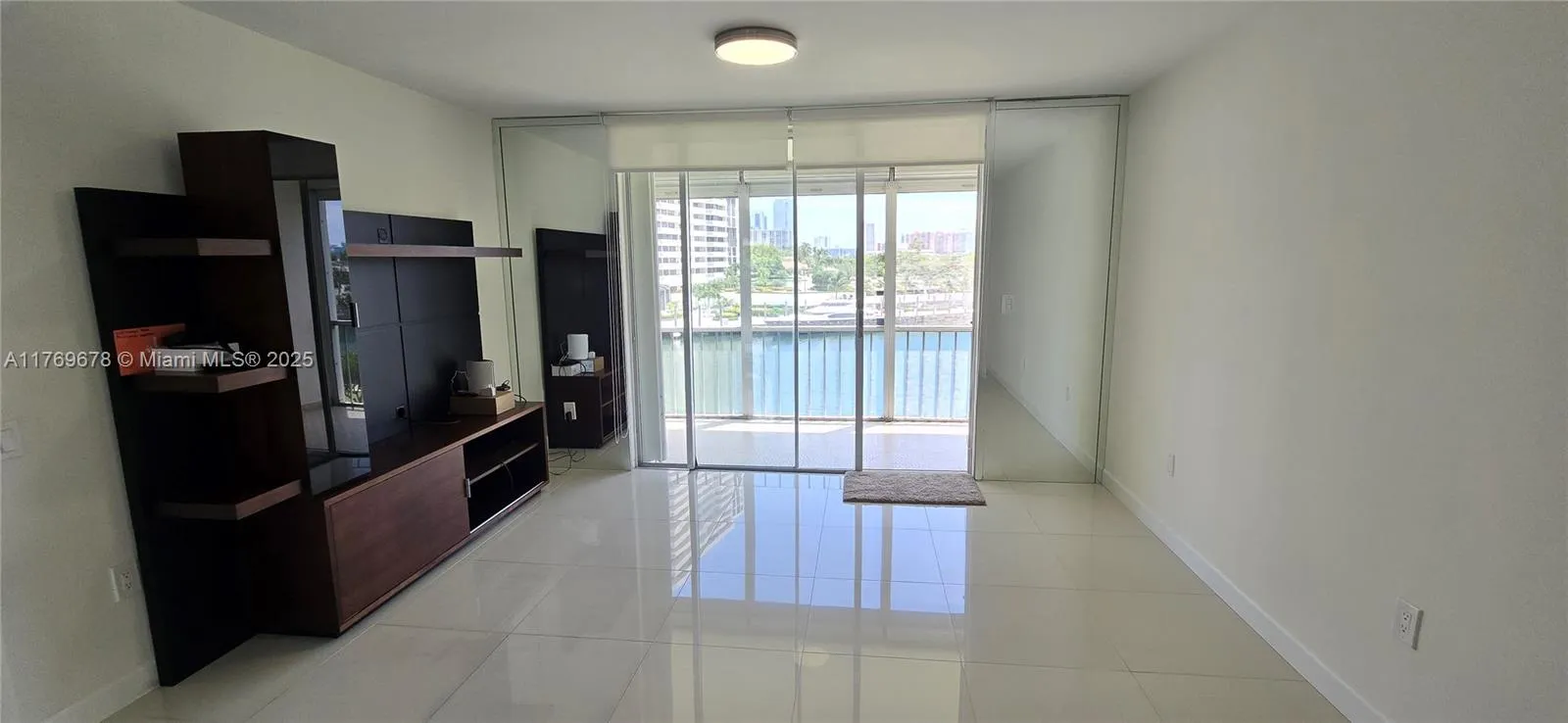 3030 Marcos Dr # T507, Aventura FL 33160