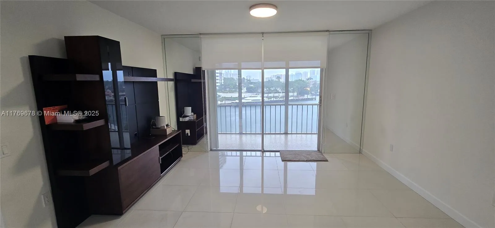 3030 Marcos Dr # T507, Aventura FL 33160