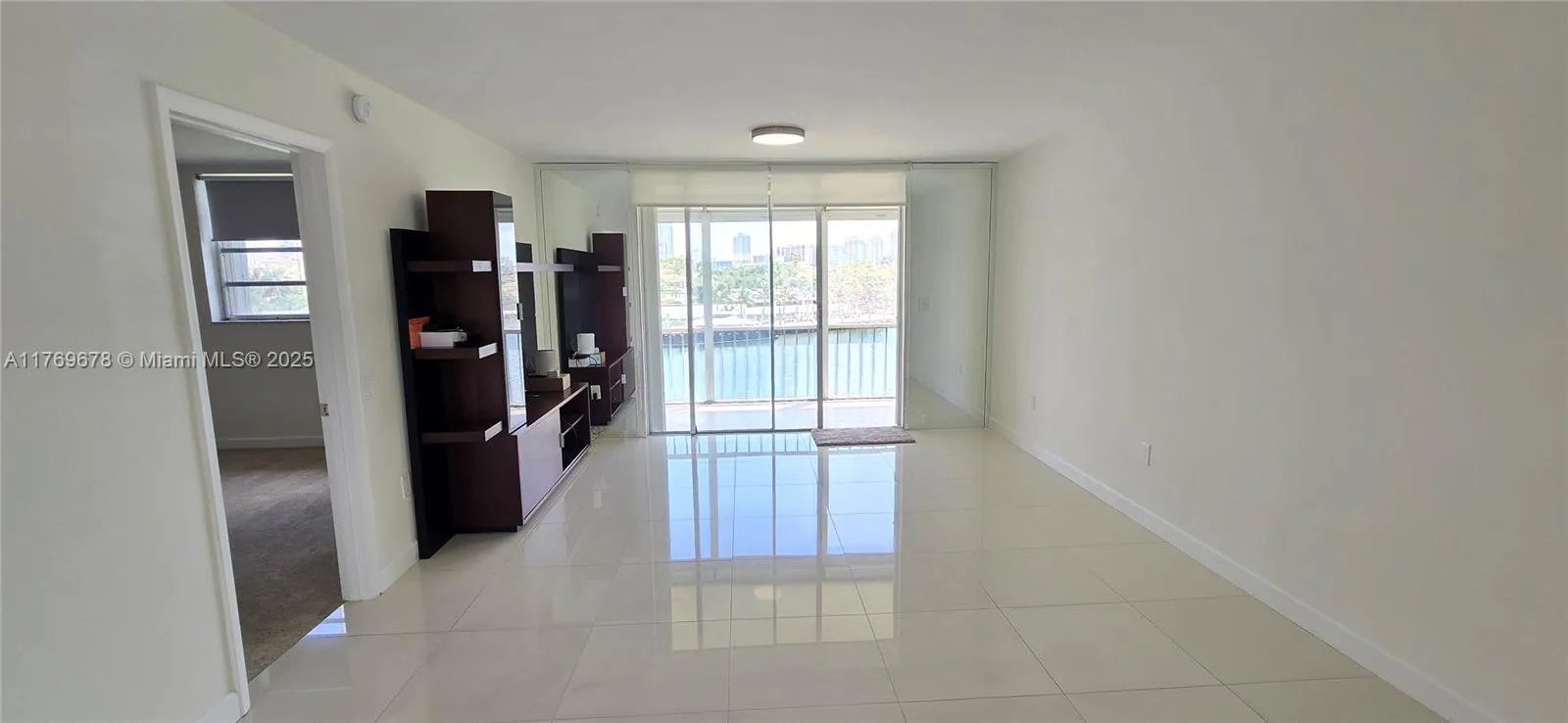 3030 Marcos Dr # T507, Aventura FL 33160