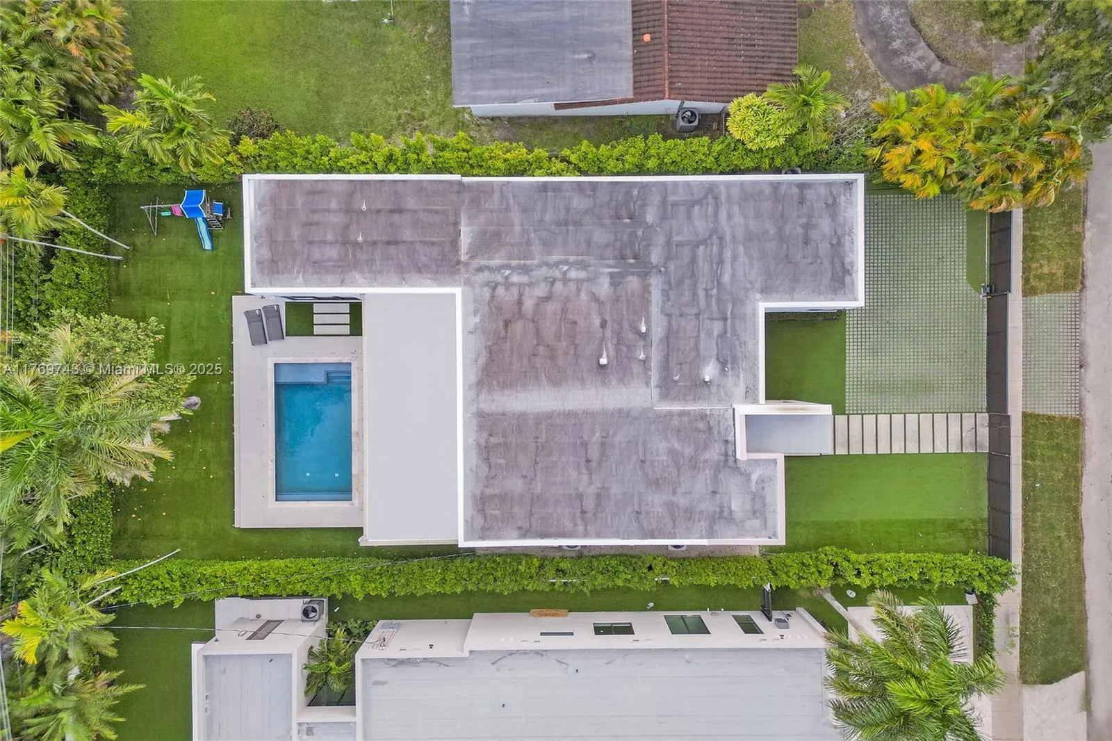 2441 NE 200th St, Miami FL 33180