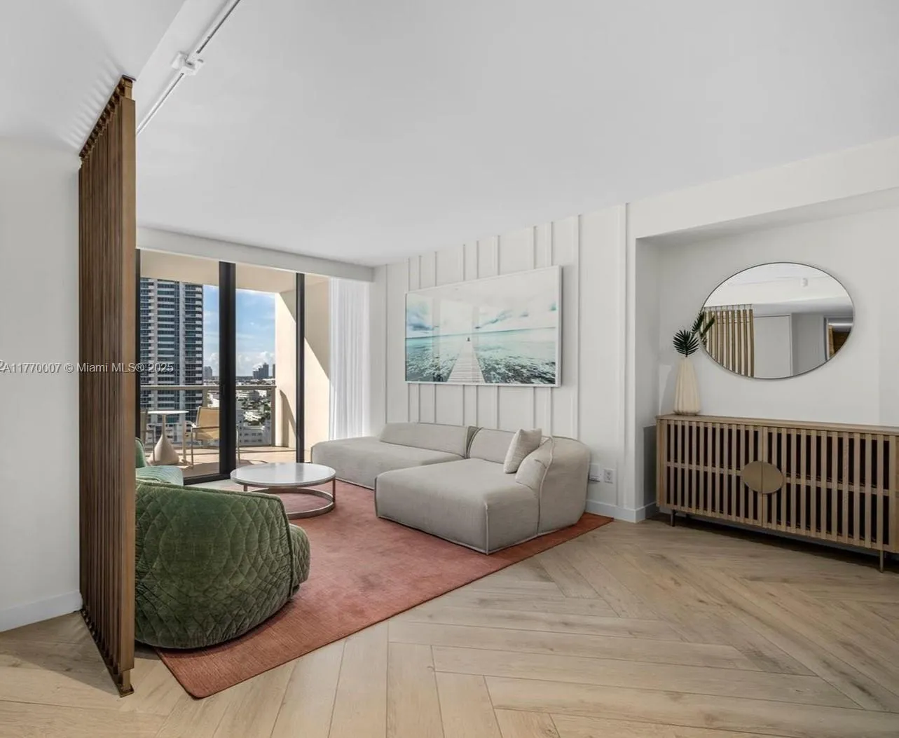 2201 Collins Ave # 1604, Miami Beach FL 33139