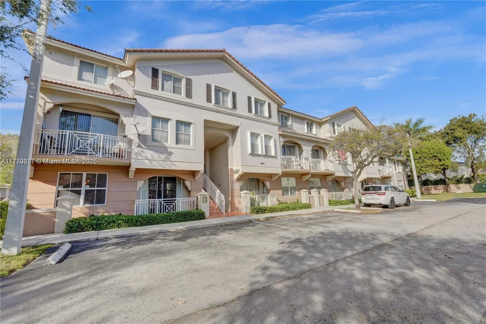 3 bedroom 2 bath for sale at 8826 W Flagler St # 105, Miami FL 33174