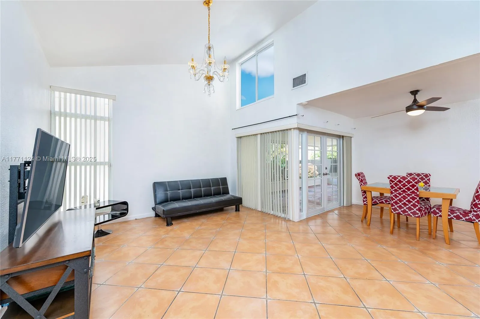 1007 NW 106th Ave Cir, Miami FL 33172