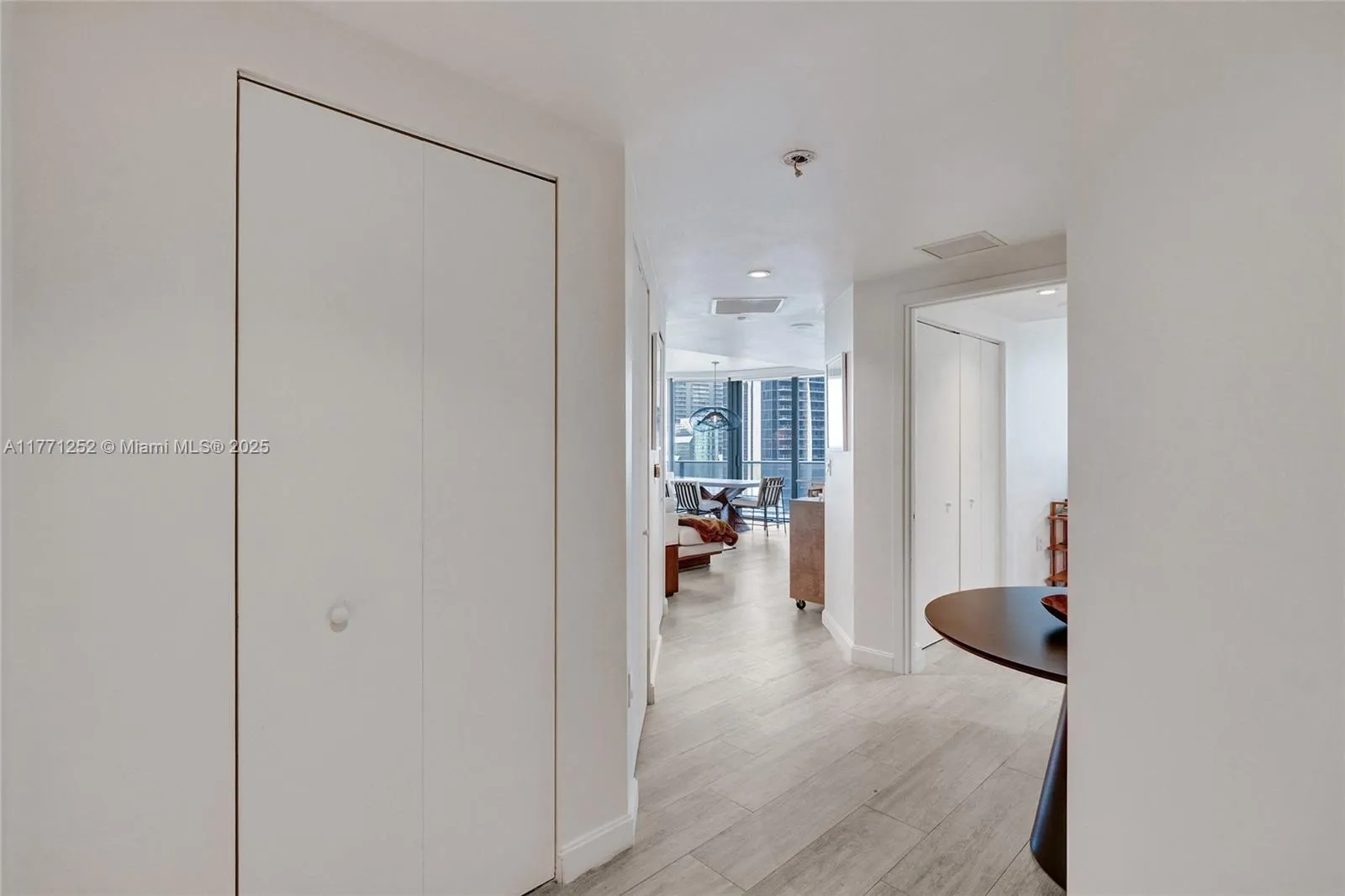 45 SW 9th St # 1803, Miami FL 33130