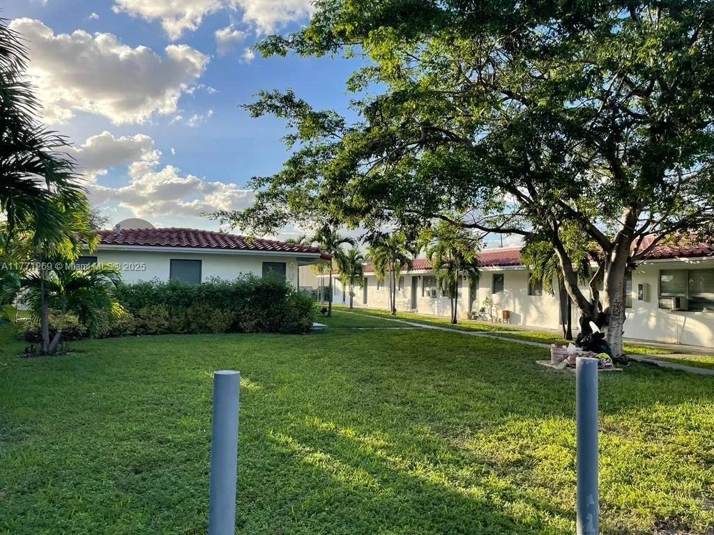 9050 NE 8th Ave, Miami Shores FL 33138
