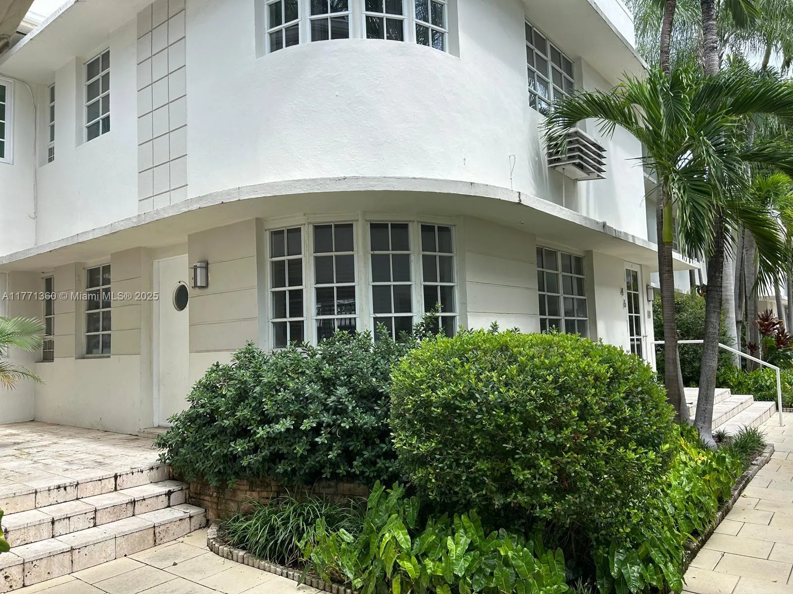 1 bedroom 2 bath for sale at 1605 Lenox Ave # 3, Miami Beach FL 33139