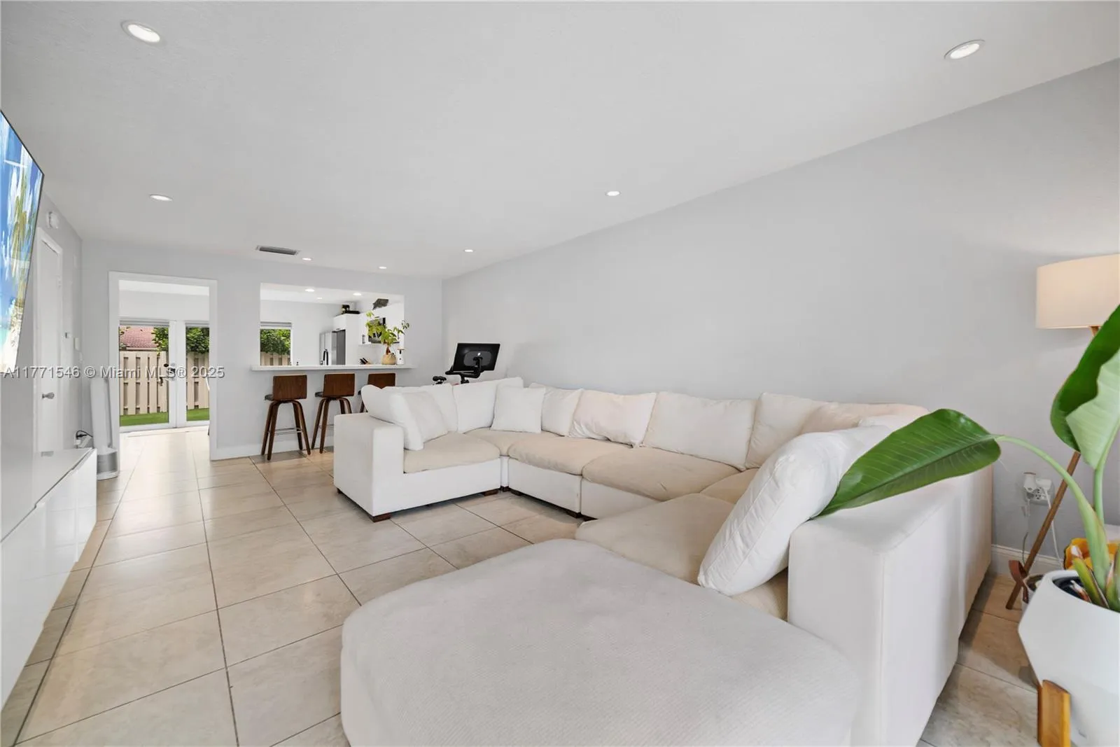 8122 SW 83rd Pl, Miami FL 33143