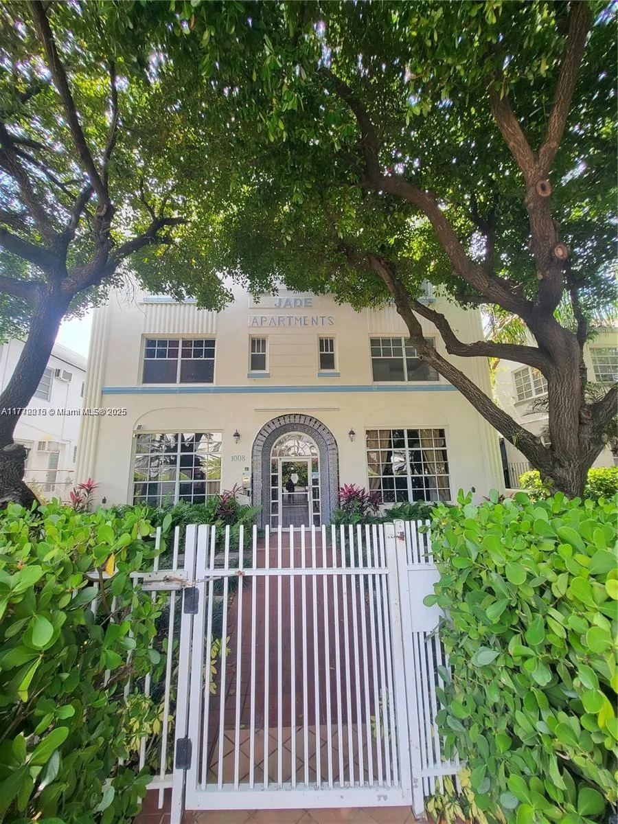 2 bedroom 1 bath for sale at 1008 Jefferson Ave # 303, Miami Beach FL 33139