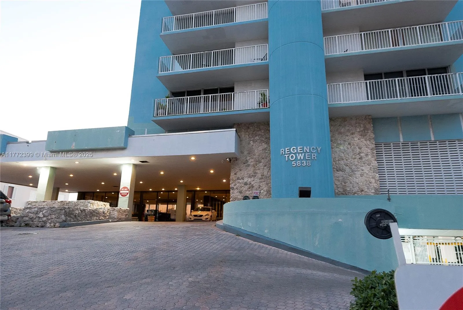 5838 Collins Ave # 4D, Miami Beach FL 33140