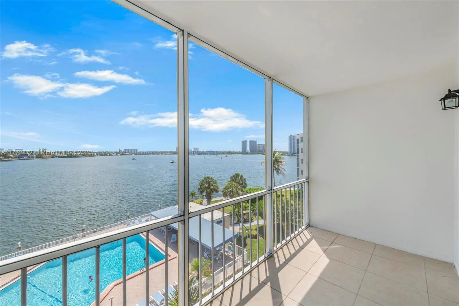 1 bedroom 1 bath for sale at 3010 Marcos Dr # R509, Aventura FL 33160