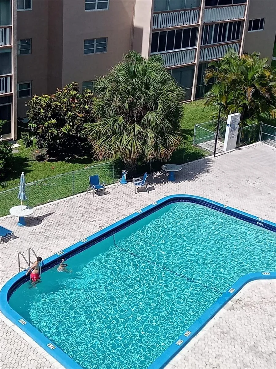 1 bedroom 1 bath for rent at 319 NE 14th Ave # 604, Hallandale Beach FL 33009