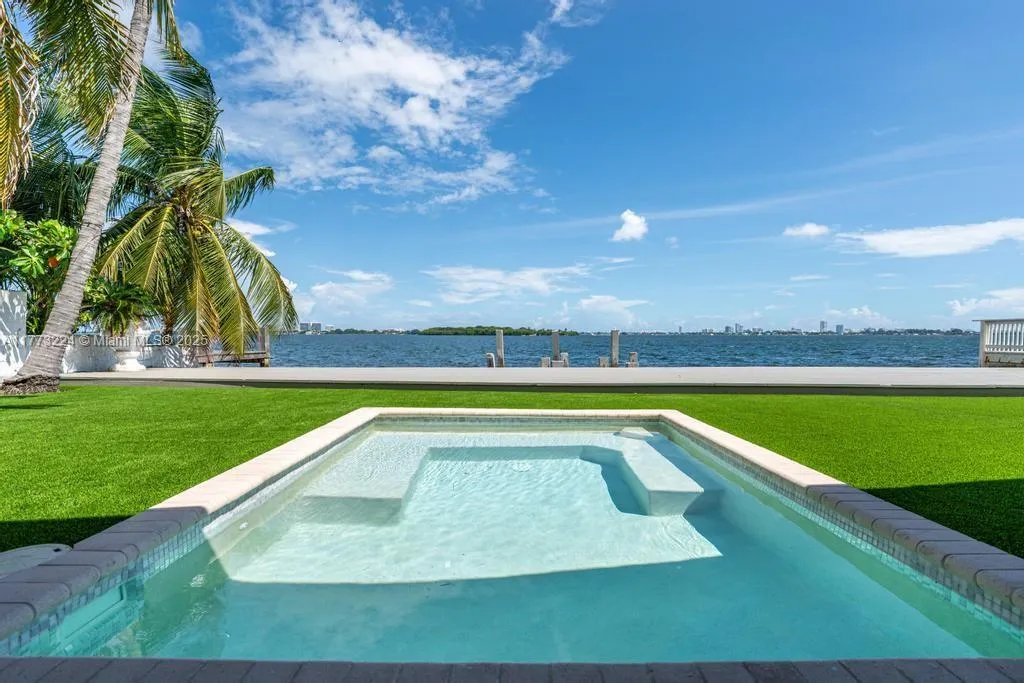 10935 N Bayshore Dr, Miami FL 33161