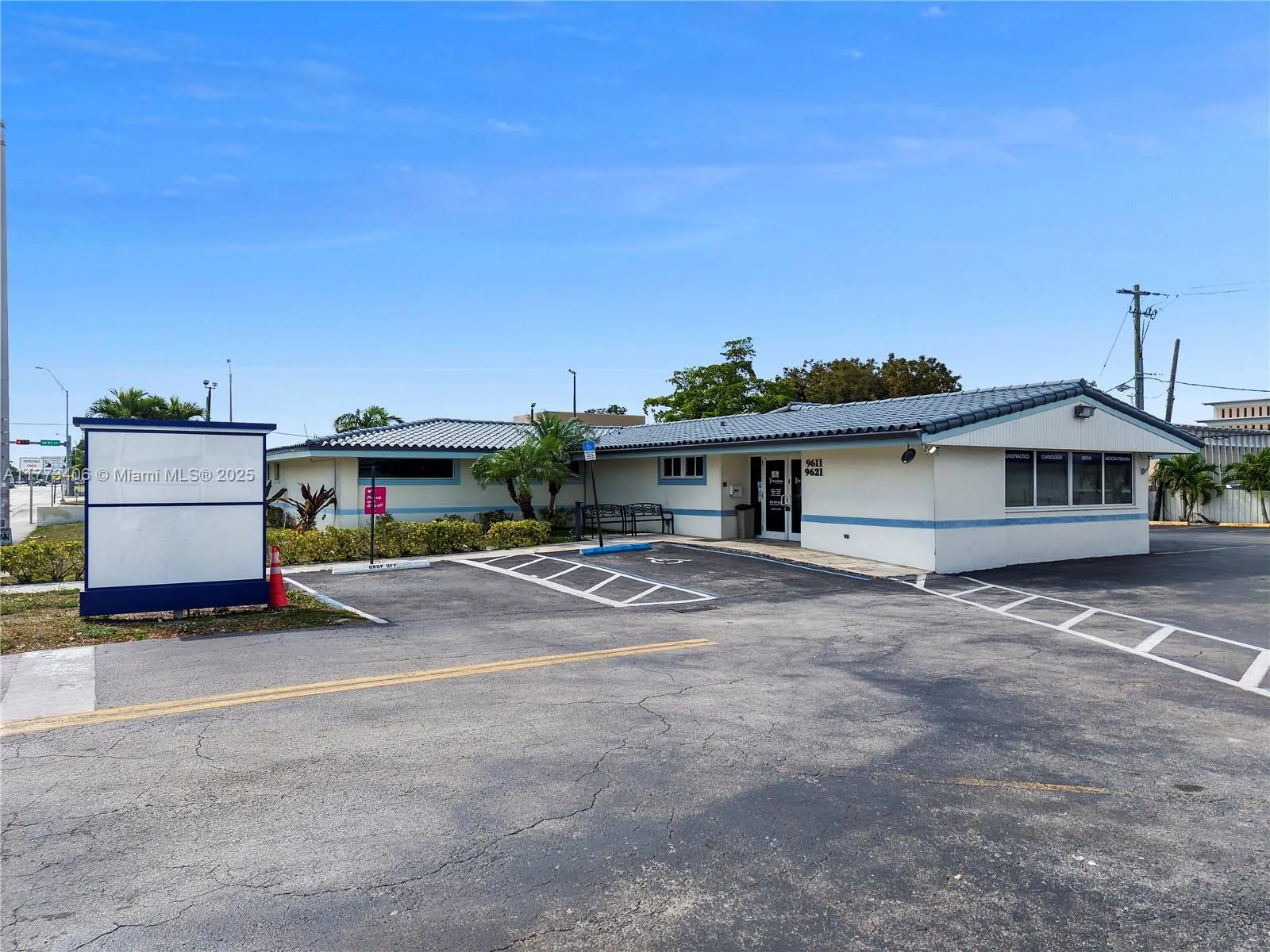 9611 SW 40th St, Miami FL 33165