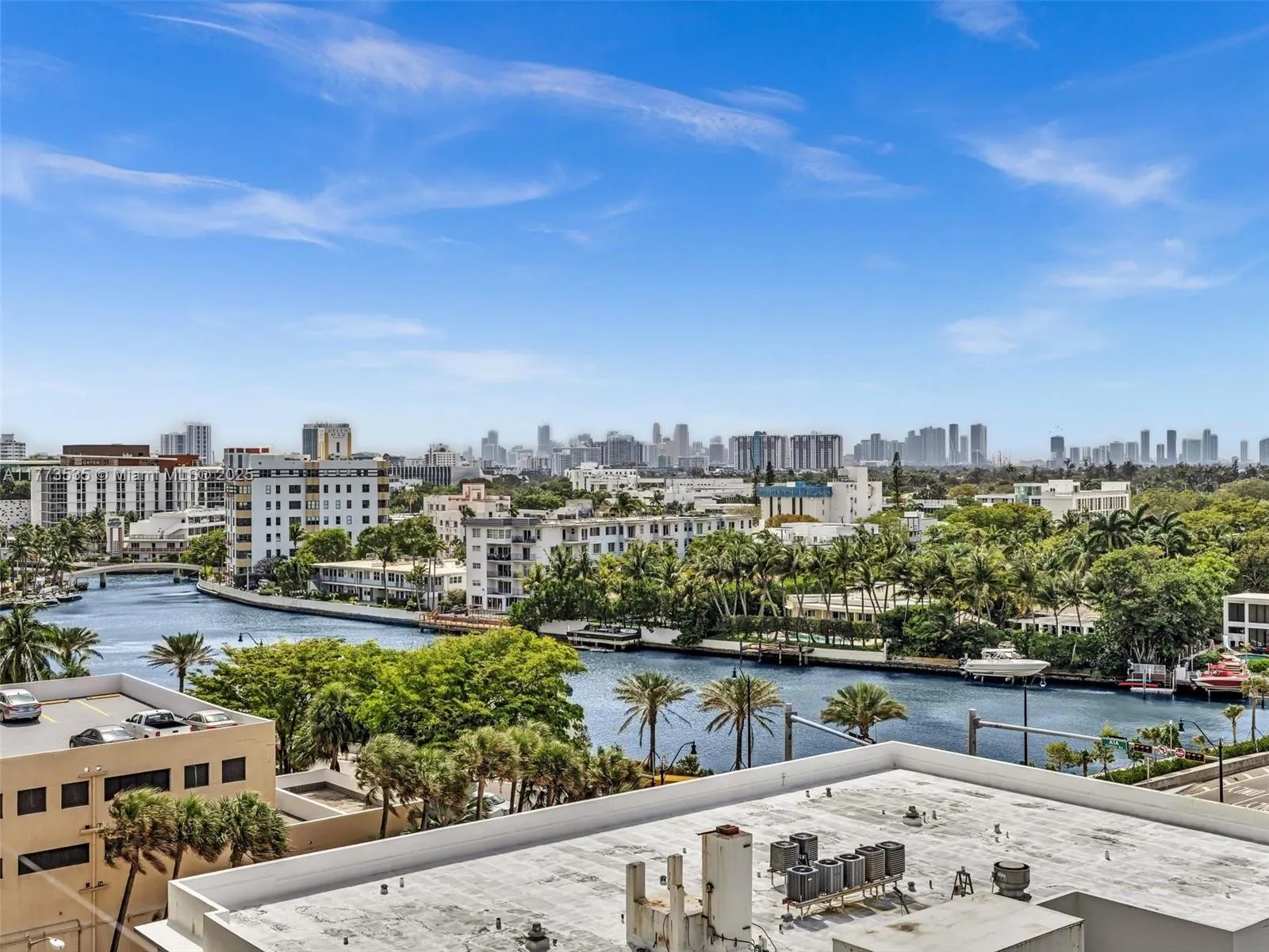 1 bedroom 2 bath for sale at 2625 Collins Ave # 909, Miami Beach FL 33140