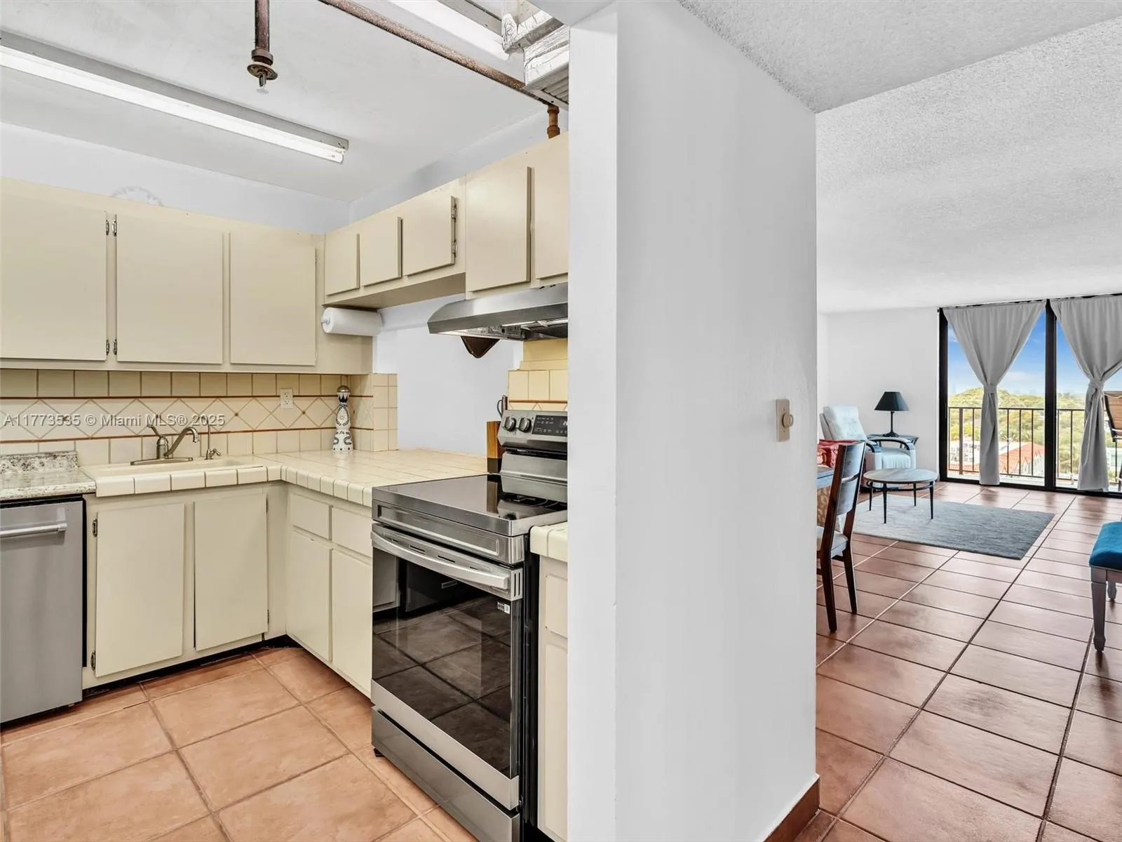 2625 Collins Ave # 909, Miami Beach FL 33140