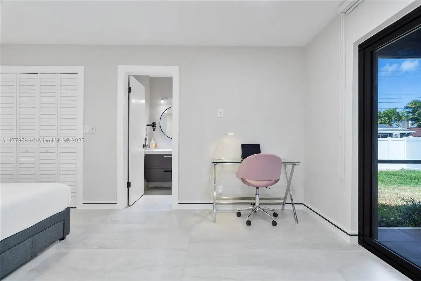 233 SE 4th Ter, Dania Beach FL 33004