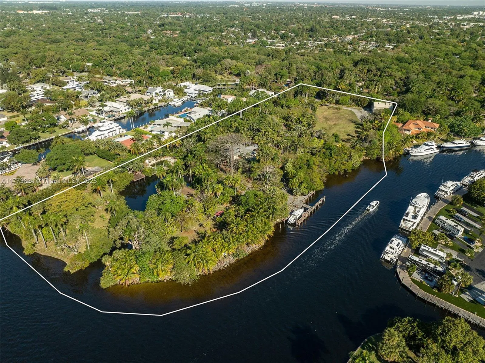 4 bedroom 4 bath for sale at 2350 SW 26th Ave, Fort Lauderdale FL 33312