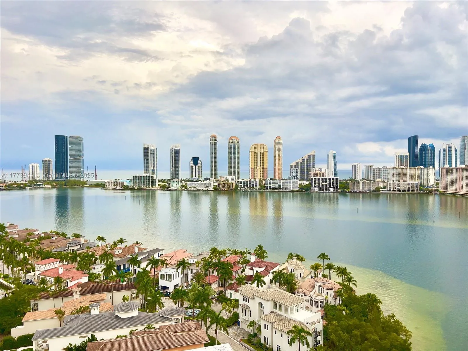 3 bedroom 2 bath for sale at 6000 Island Blvd # 2104, Aventura FL 33160