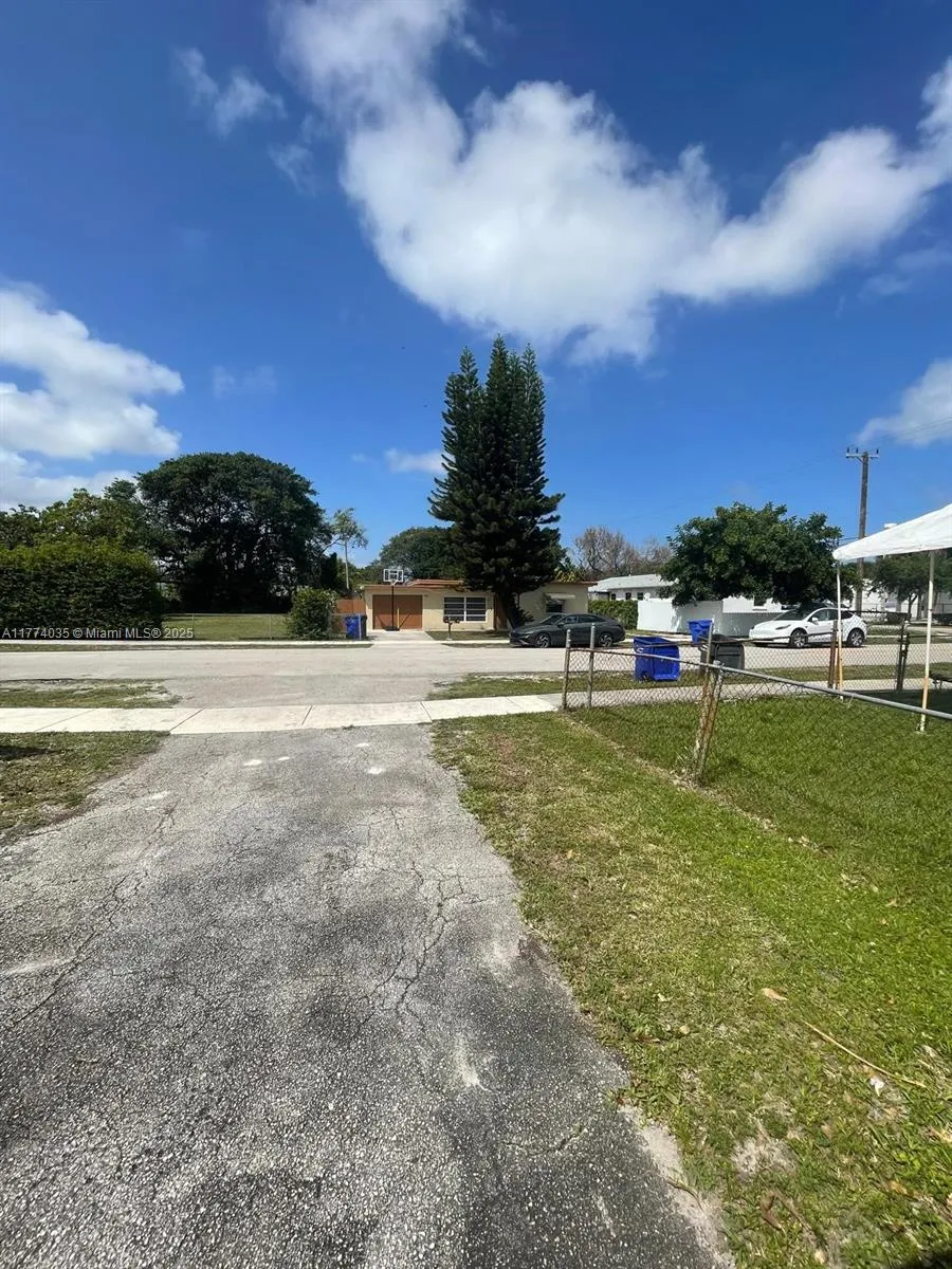 2801 Mayo St, Hollywood FL 33020