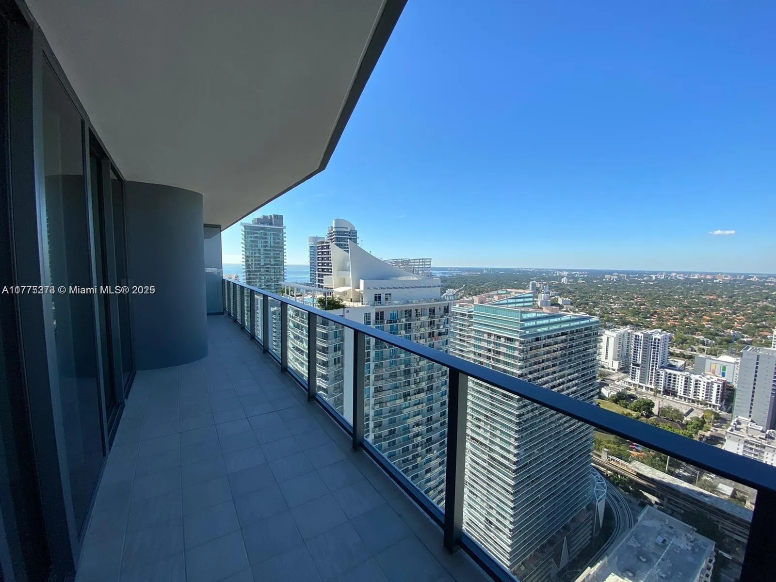 3 bedroom 3 bath for sale at 1000 Brickell Plz # 4706, Miami FL 33131
