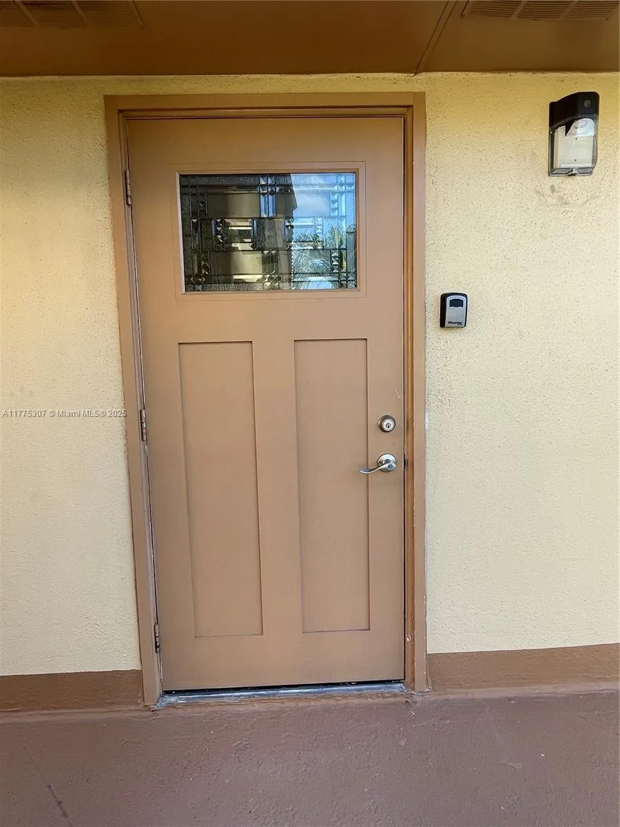 2 bedroom 2 bath for sale at 233 Saxony E # 233, Delray Beach FL 33446