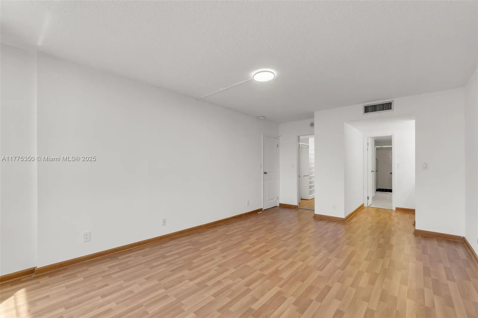 600 Three Islands Blvd # 1207, Hallandale Beach FL 33009