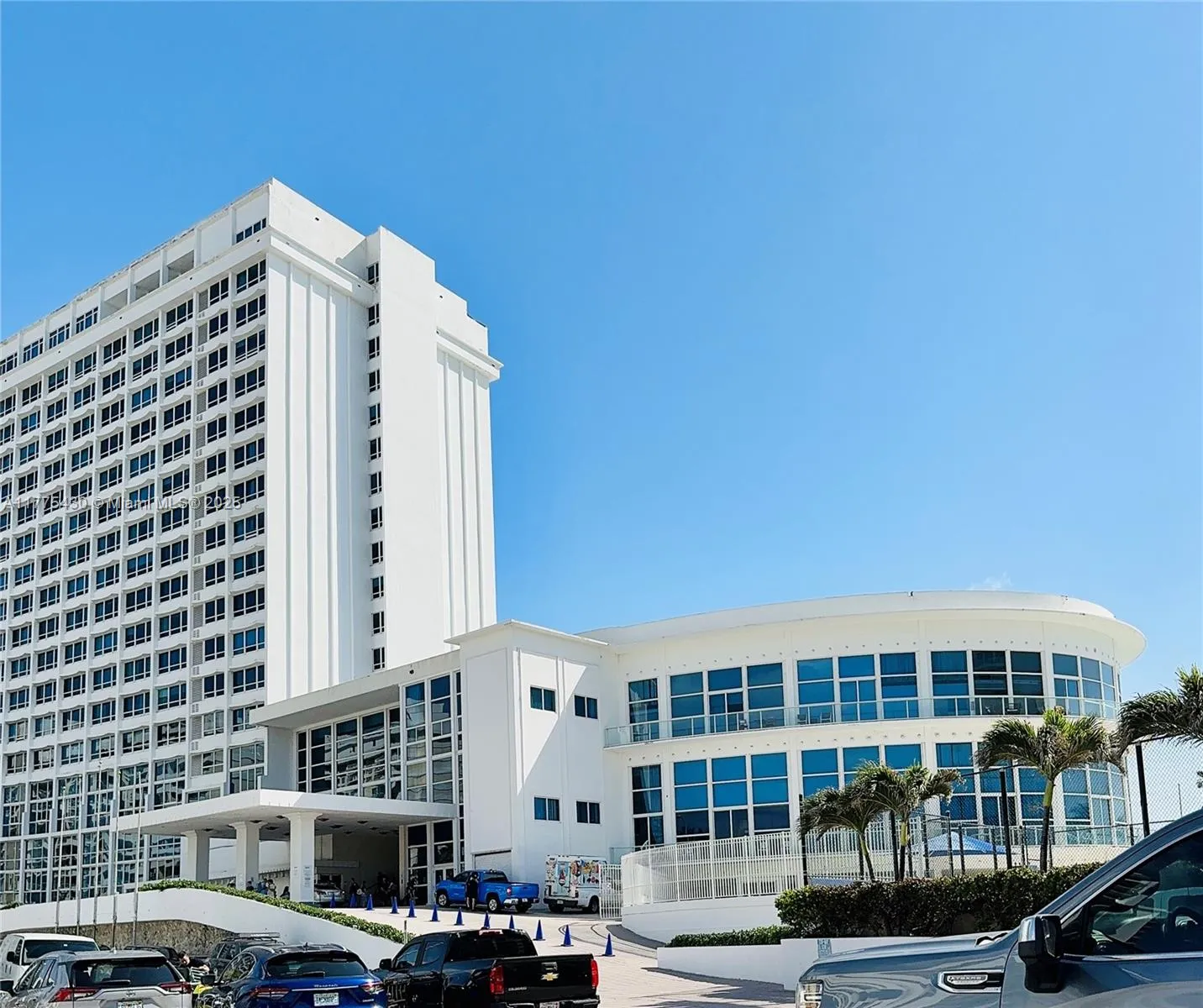 1 bath for sale at 5445 Collins Ave # 1520, Miami Beach FL 33140