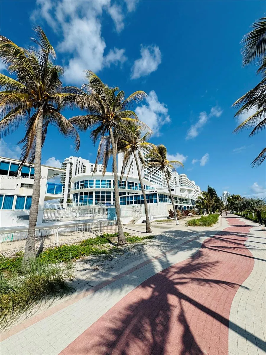 5445 Collins Ave # 1520, Miami Beach FL 33140